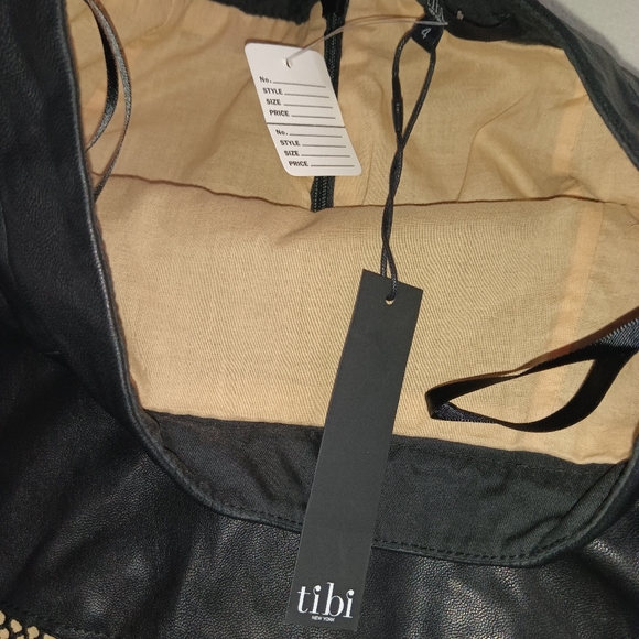 Skirt - Picture 3 of 3